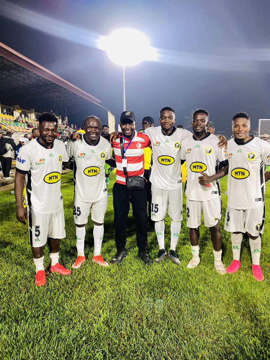 Kosi_foottalk's tweet image. Crowned the special night in Bafang with a picture with former players of PWD Bamenda( Ramses, Belemb,Abanke), YOSA( Ntsague) and captain Meyeke.

The boys all did well for Aigle in their win over Unisport 

#pwdbamenda #yosa #aigle #fecafoot #eliteone