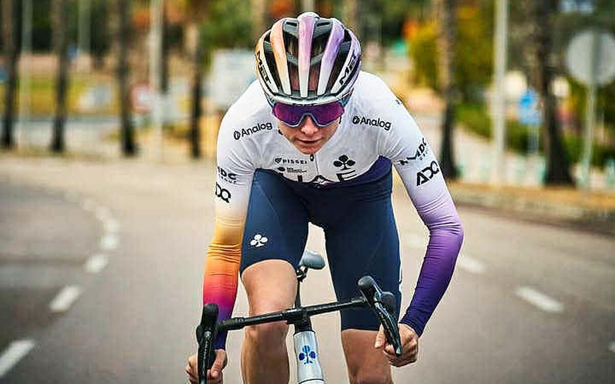 TelegrammeSport's tweet photo. « Je n’avais pas le droit de faire deuxième » : promue leader chez UAE, Maeva Squiban démarre 2026 au sprint !
➡️ https://t.co/v49htPVCwL https://t.co/M98XxijRfi