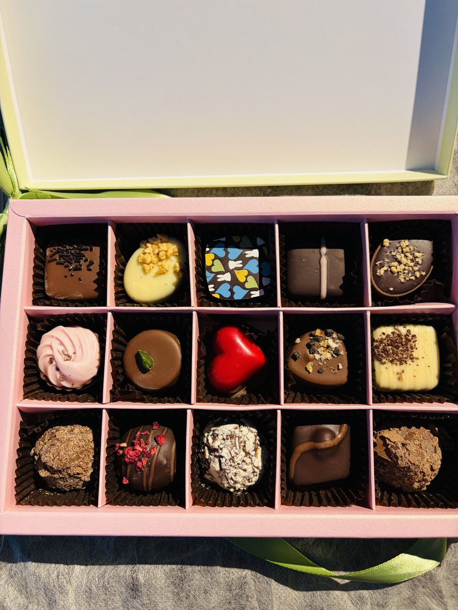 可愛い 合計12000円 アラシャン チョコレート 2つ プレゼント❣️ カファレル アミーチ・デッラ・フォレスタ チョコレートギフト〔64g