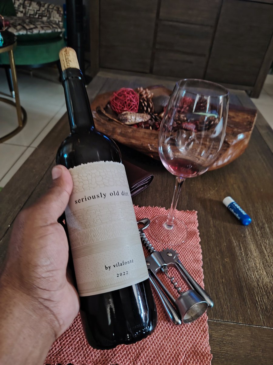 NathiSibiya8's tweet image. This wine is beautiful 
#leftovers bafethu