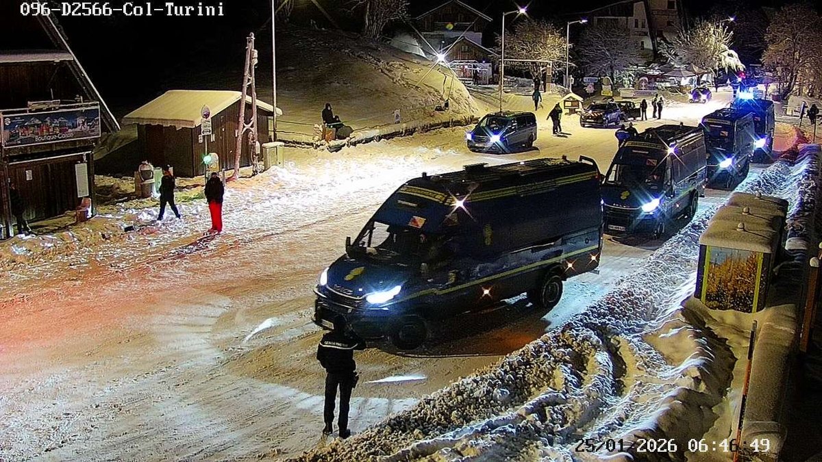 A falta de 40 min, para que comience el tramo, este era el estado de la carretera a las 06:46.  Aún hay partido, estamos ante la mejor edición de la década y se le suma que es será la última edición de los Rally1.
