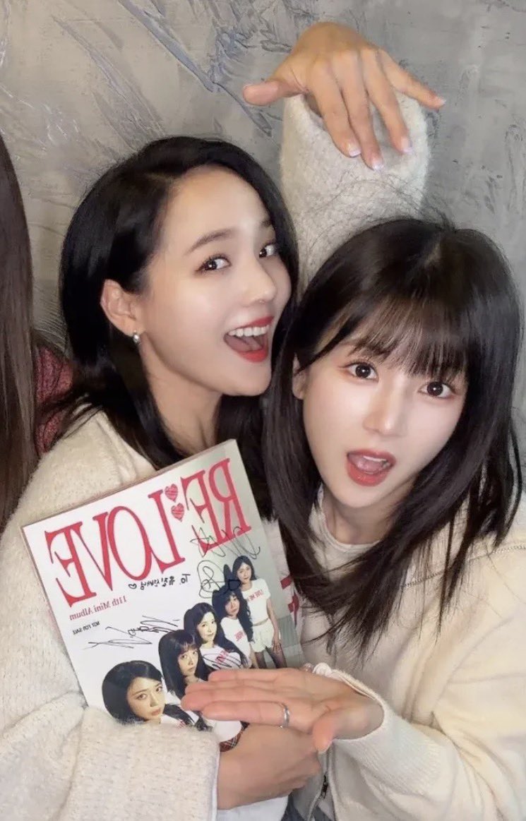 eugene all over chorong I’m crying… they have the same birthday too 🥰