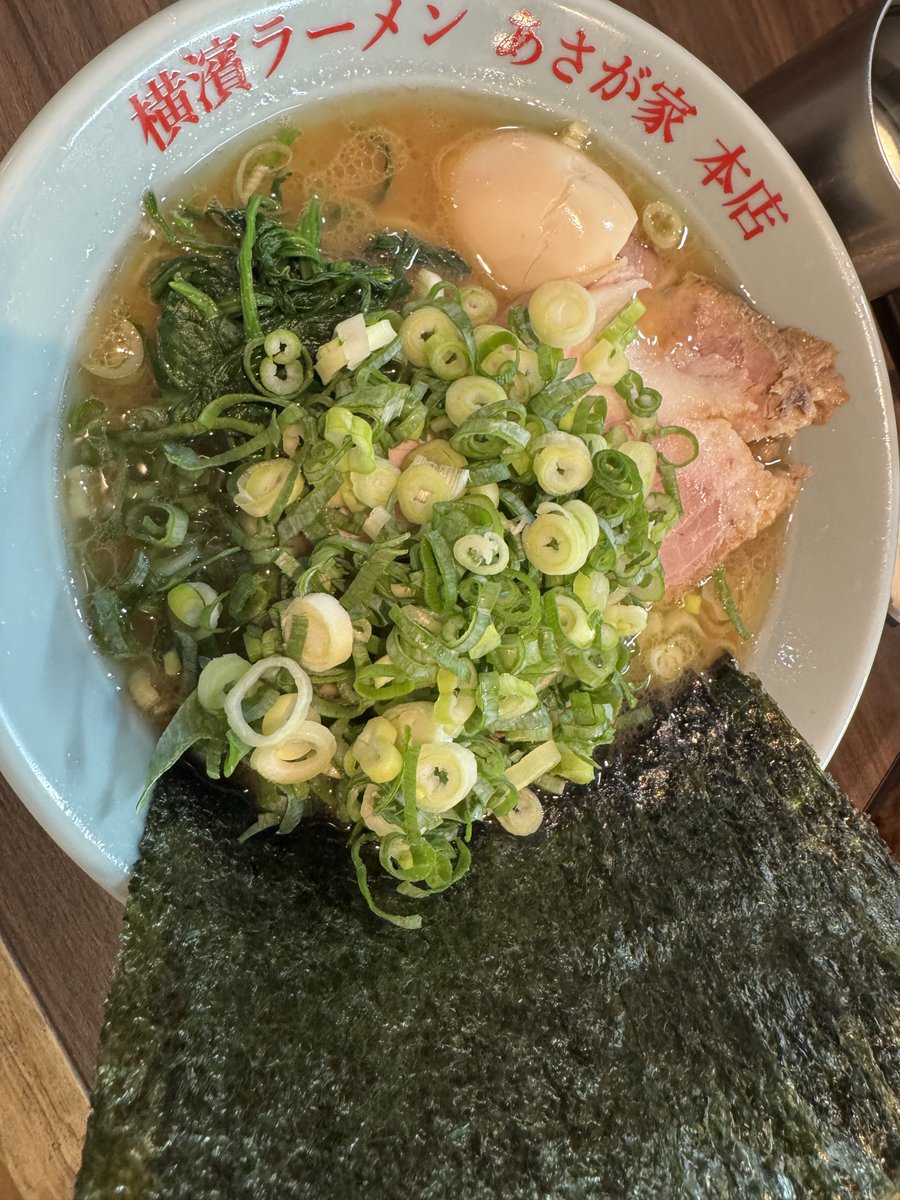 teppei_0610's tweet photo. 今は沖縄きて食えないけど
僕の1番好きなラーメンです
特製ニンニクマヨで
ひたひたにしたノリ巻いて食べるライスも最高
東京行きたいなー https://t.co/NsidSBDBiy