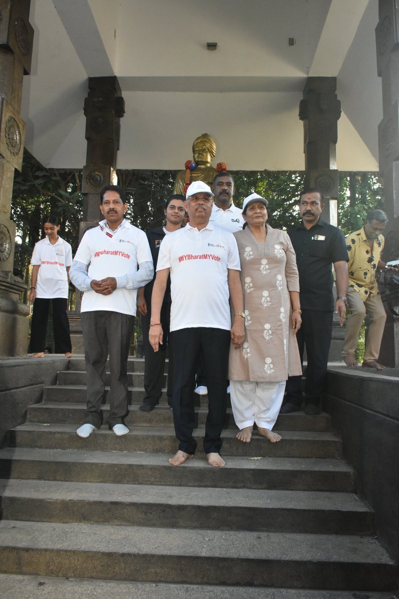 MYBharatkerala's tweet photo. #NationalVotersDay | Hon’ble Governor of Kerala Shri Rajendra Vishwanath Arlekar flagged off the Padayatra. Yuva Shakti leads voter awareness, fitness &amp; community bonding #MYBharatMYVote @PMOIndia @PMOIndia @mansukhmandviya @OfficeOf_MM @MYBharatHQ @PIB_India https://t.co/ZM2AGBqozc