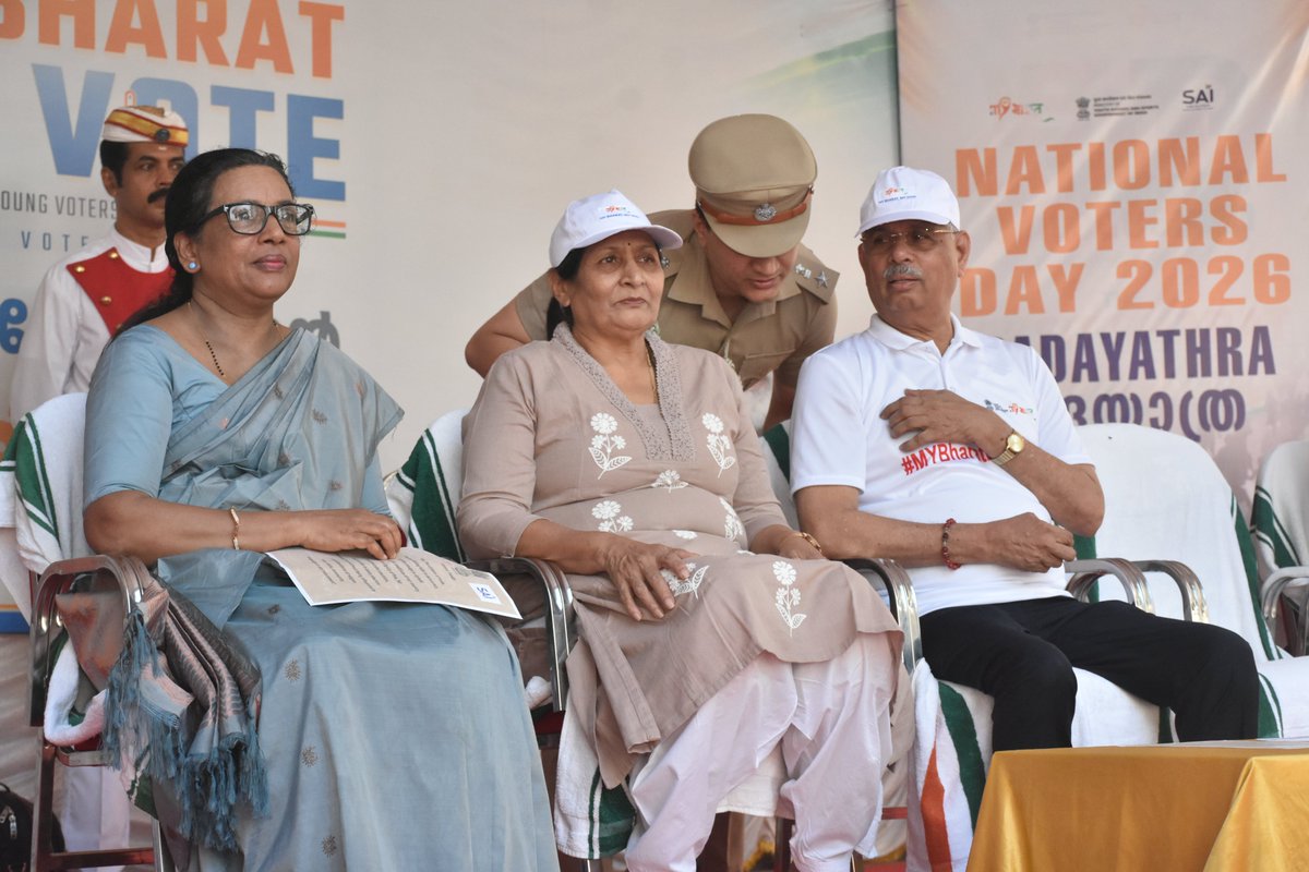 MYBharatkerala's tweet photo. #NationalVotersDay | Hon’ble Governor of Kerala Shri Rajendra Vishwanath Arlekar flagged off the Padayatra. Yuva Shakti leads voter awareness, fitness &amp; community bonding #MYBharatMYVote @PMOIndia @PMOIndia @mansukhmandviya @OfficeOf_MM @MYBharatHQ @PIB_India https://t.co/9EeMictBVM