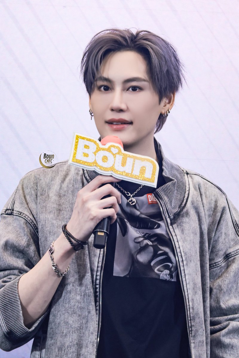 ChasingmoonBoun's tweet photo. 26.01.25 ShangHaiFM 

😘😘😘@bb0un 

 #BounFanSigninShanghai
#bb0un 
#GMMTV https://t.co/Vn7HhC37YP