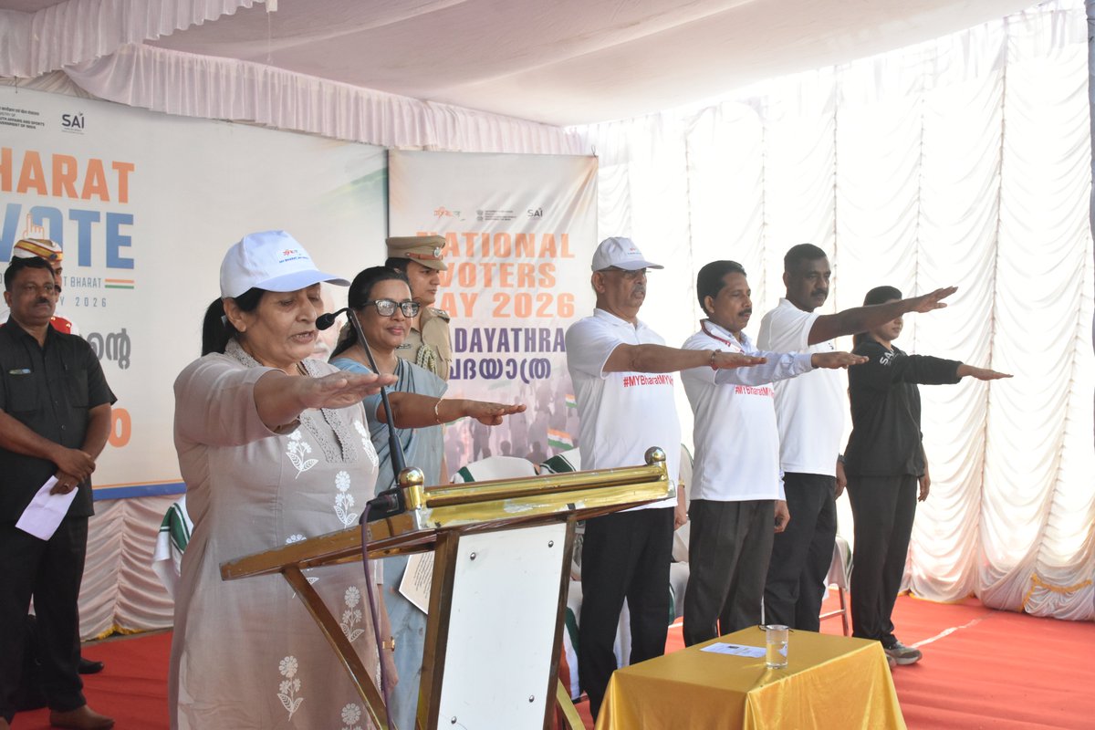 MYBharatkerala's tweet photo. #NationalVotersDay | Hon’ble Governor of Kerala Shri Rajendra Vishwanath Arlekar flagged off the Padayatra. Yuva Shakti leads voter awareness, fitness &amp; community bonding #MYBharatMYVote @PMOIndia @PMOIndia @mansukhmandviya @OfficeOf_MM @MYBharatHQ @PIB_India https://t.co/qagt5QHoSB