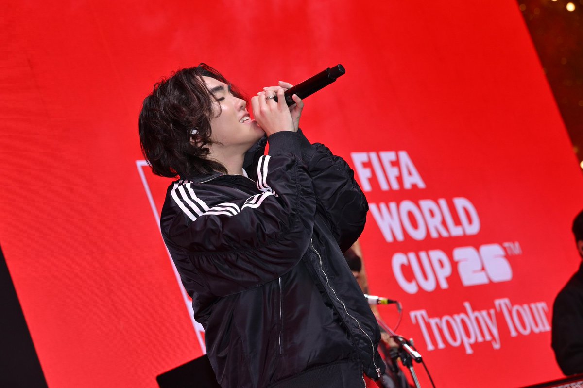 พีพี กฤษฏ์, บิวกิ้น และ PUN ร่วมฉลองโมเมนต์สุดพิเศษ FIFA World Cup™ Trophy Tour by Coca-Cola เยือนกรุงเทพฯ อย่างยิ่งใหญ่ ขนทัพ T-POP สุดปัง พร้อมโชว์โดรนสุดตระการตาเหนือแม่น้ำเจ้าพระยา เปลี่ยนไอคอนสยามให้เป็นมหกรรมแห่งดนตรี วัฒนธรรม และมนต์เสน่ห์ของฟุตบอล

#โค้กเปิดฟีลซ่าส์