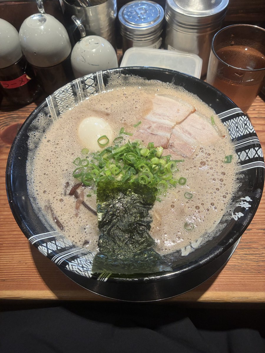 Loki031's tweet photo. 九州旅行ラストの豚骨ラーメン
良きでした！ https://t.co/QpkQbhWzFO