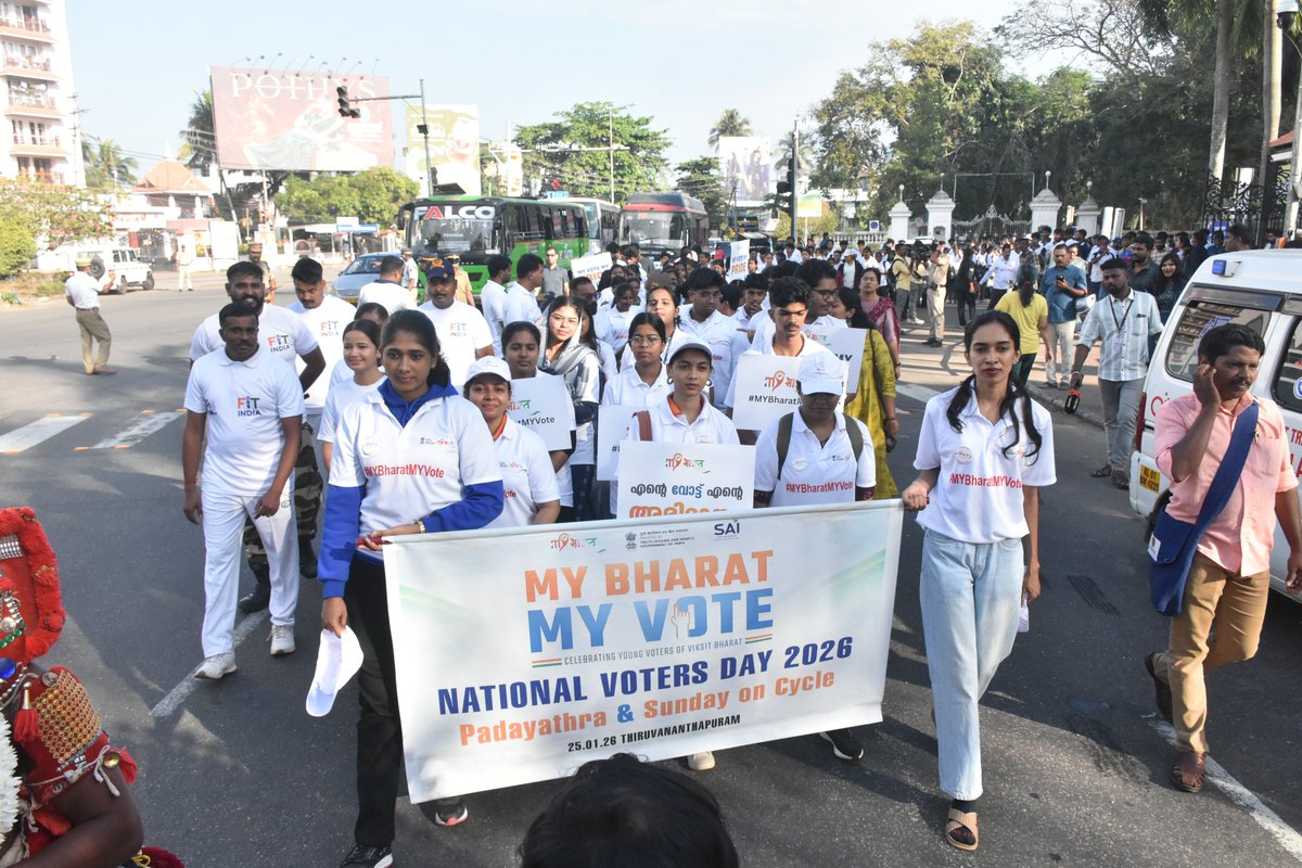 MYBharatkerala's tweet photo. #NationalVotersDay | Hon’ble Governor of Kerala Shri Rajendra Vishwanath Arlekar flagged off the Padayatra. Yuva Shakti leads voter awareness, fitness &amp; community bonding #MYBharatMYVote @PMOIndia @PMOIndia @mansukhmandviya @OfficeOf_MM @MYBharatHQ @PIB_India https://t.co/FuzmIwnUDJ