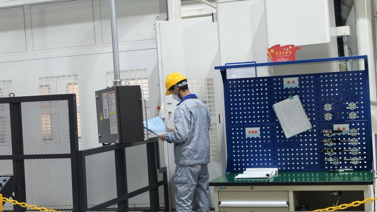 Thisisweinan's tweet image. 🚀Shaanxi Beiren Printing Machinery kicks off 2026 with contracts over ¥30M!
Wallboard efficiency x2
Guide roller daily output +30%
2025 revenue ¥755M, record high
💡 Driving jobs, partners &amp;amp; the industrial chain.
#MadeInChina #SmartManufacturing #PrintingInnovation