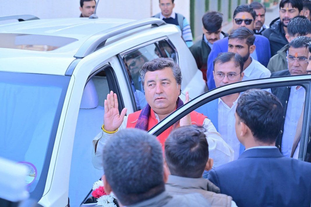 Prakashvishnoii's tweet photo. सफर की शुरुआत अपनों के साथ🫶
#धन्यवाद_केके_विश्नोई https://t.co/z4qyo181Pr