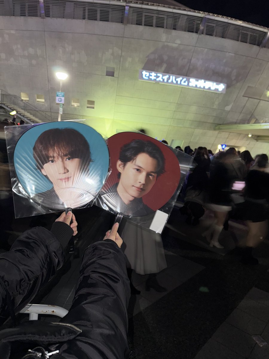 stchn6's tweet photo. 昨日参戦！
まさかの前から4列目外周近くを引き当て常に昇天。
●無差別ファンサできょもずっと手振ってた
●きょも美しすぎて一瞬耳聞こえなくなった
●トロッコ間近きょもメロすぎ
●北斗目の前で踊ってた
●まじでいい匂い

運使い果たした。ガチでエグいぞ。 https://t.co/K2Qe6VysVz