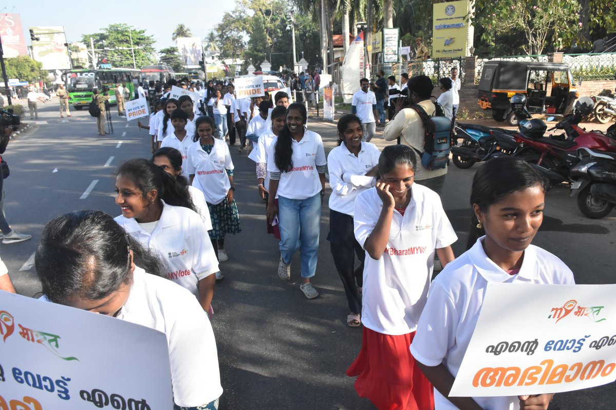 MYBharatkerala's tweet photo. #NationalVotersDay | Hon’ble Governor of Kerala Shri Rajendra Vishwanath Arlekar flagged off the Padayatra. Yuva Shakti leads voter awareness, fitness &amp; community bonding #MYBharatMYVote @PMOIndia @PMOIndia @mansukhmandviya @OfficeOf_MM @MYBharatHQ @PIB_India https://t.co/MV7EvAakOS