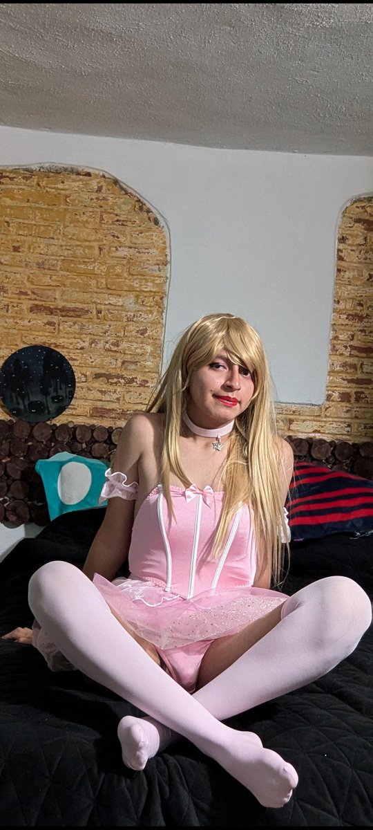 Emma Foxy tweet media