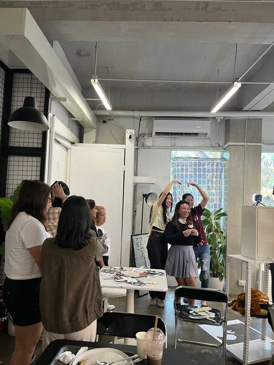 kimwhojongin's tweet photo. 🐻✨ PHOTOOBOOTH OPEN! ✨🐻
Come snap your cutest pics at the Bear Hug Project photobooth! 🧸💖
Kai-day vibes, bear hugs, and smiles await! 🤍
#HappyKaiDay #TheBearHugProject #KAI