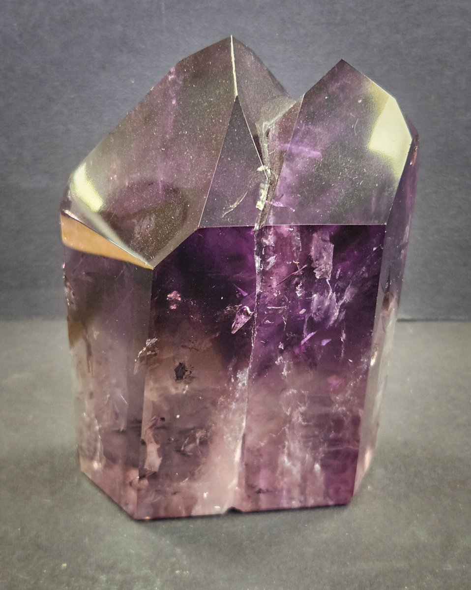 Twin crystals share grow very close together. They're considered rare due to their harmonious growth pattern - they maintain individual whilst sharing a single foundation. 
They can encourage relationship harmony, balance opposites, amplify energy, &amp; help communication.👬💎♊️