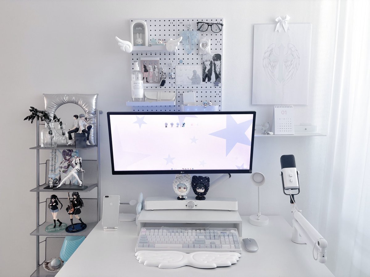 오타쿠에게 미니멀 데스크테리어는 어려워..