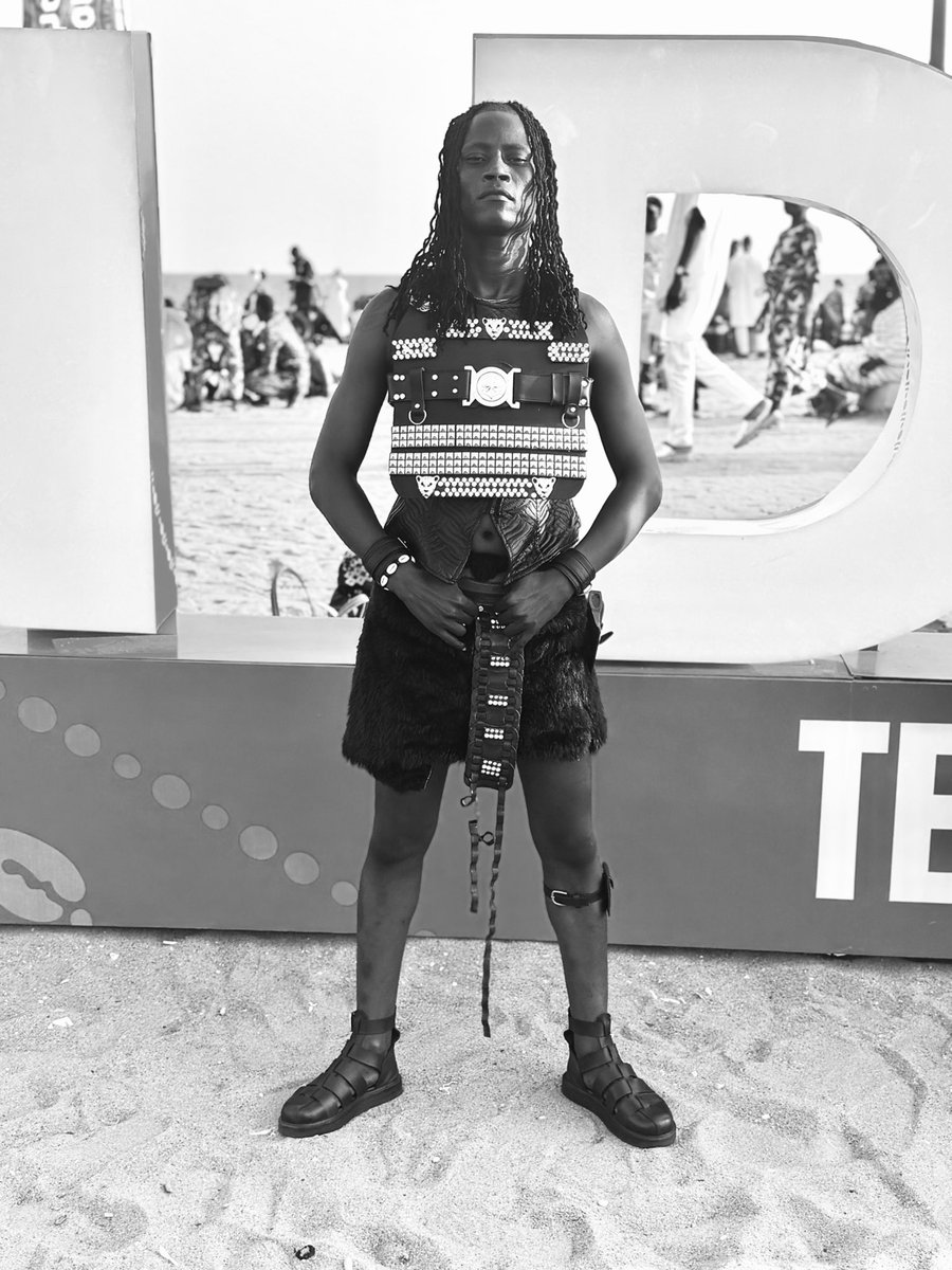 Boytyylelei's tweet photo. Je viens du Bénin 🇧🇯
Et chaque jour je travaille pour que mon nom compte.
Le chemin est long, mais la vision est claire.

#Motivation #Vision #Travail #ArtisteAfricain #Benin229 #boytyy https://t.co/50WZ1p3pzf