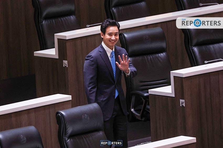 Pita_MFP's tweet image. วันนี้ ปี 2567 ผมกลับเข้าสภา หลังชนะคดี ITV นั่งข้างฟังศิริกัญญาบรีฟ (ดูสีหน้า 🤣)

วันนี้ ปี 2569 กลับขึ้นเวทีหาเสียง ครั้งแรก ให้ ศิริกัญญา ในฐานะแคนดิเดตนายก #ศิริกัญญาเพื่อสมุทรปราการ

2 ปีผ่านไปเร็ว อีก 8 ปีก็เร็วเหมือนกัน ! 

In TEAM we trust! 

เครดิต : The Reporters