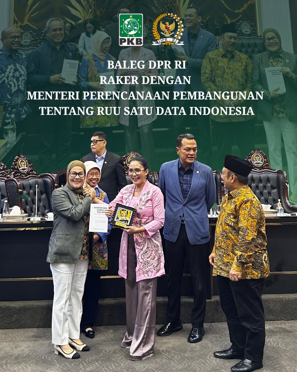 evamonalisaa's tweet photo. Rapat Kerja Baleg DPR RI bersama Menteri Perencanaan Pembangunan Nasional membahas RUU Satu Data Indonesia. Langkah penting untuk mewujudkan data yang terpadu, akurat, dan jadi dasar kebijakan yang lebih tepat sasaran. #EvaMonalisa #PKB https://t.co/kgb6hk3jm9