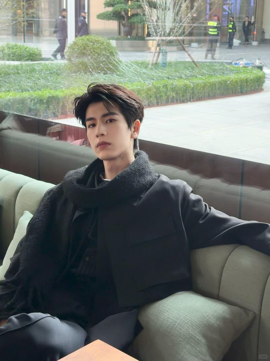 Linmghe's tweet image. I’m sitting here alone, letting time pass slowly without much disturbance. There’s a quietness that feels comforting, yet for some reason, I want to share this little moment with someone meaningful. If you have the time, would you stay with me for a while?