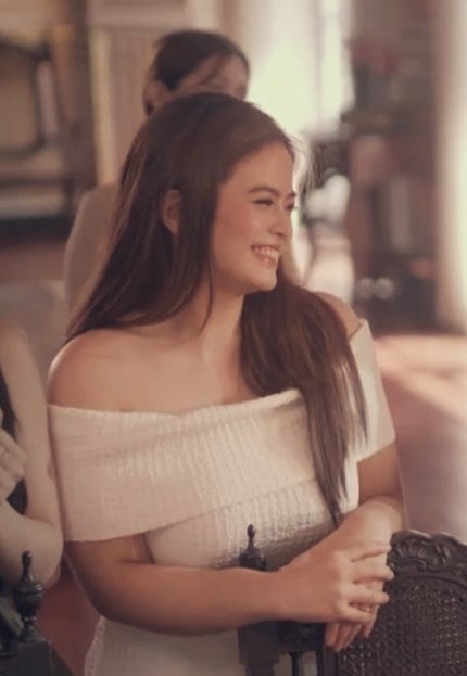luvsoley_'s tweet photo. beanca marie + off-shoulder top = soft but lethal 😩💗 https://t.co/jmbL4kj616
