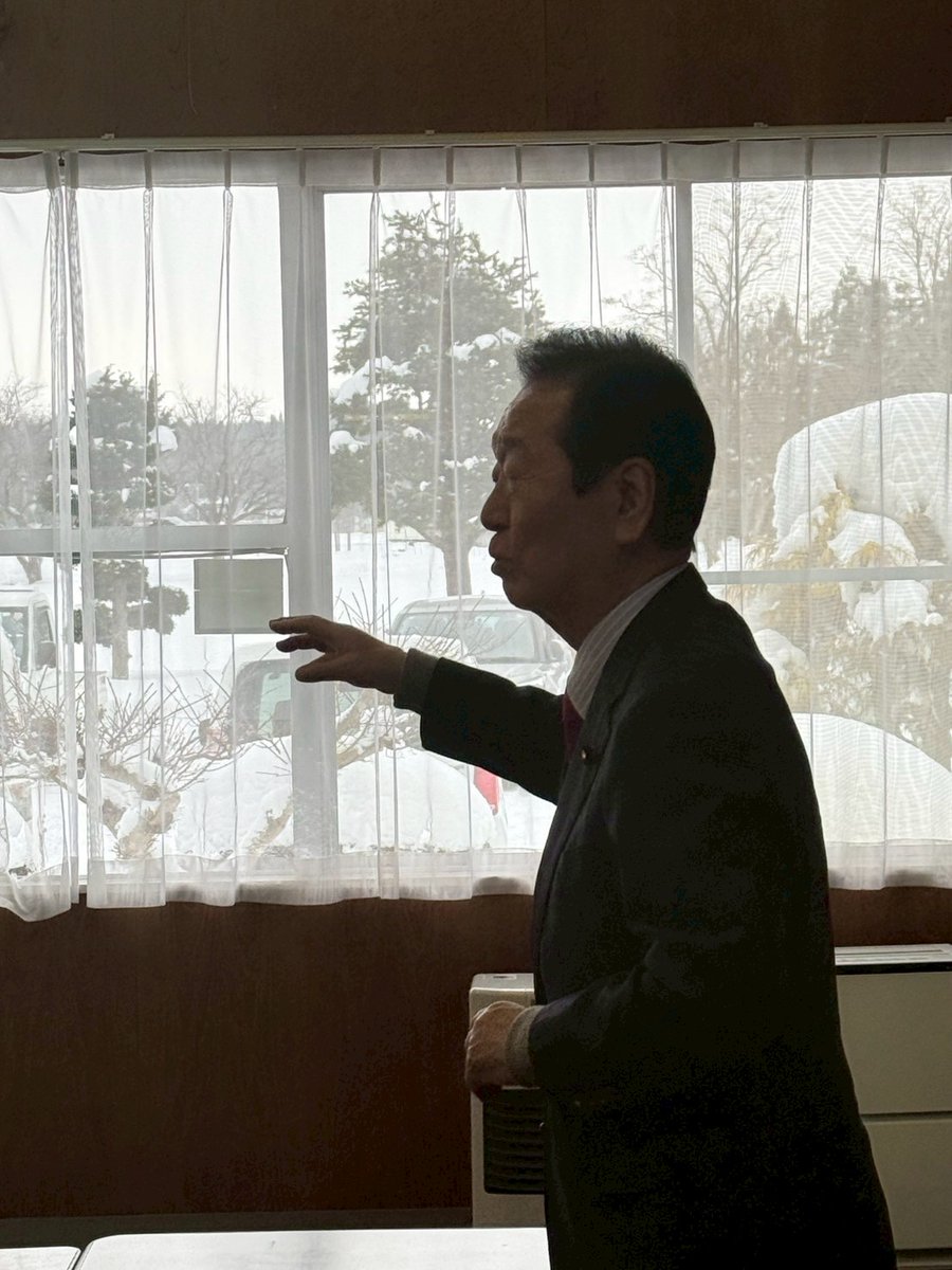 地域を回れば回るほど、この時期の自己都合解散を決めた高市総理に対する人々の怒りを感じます。
雪深い西和賀町などはただでさえ除雪で大変な時期。掲示板は埋もれます。
これこそ正に思いやりがない自民党政治の象徴です。思いやりは政治の基本。国民の生活を思いやる政治を実現すべく頑張ります。