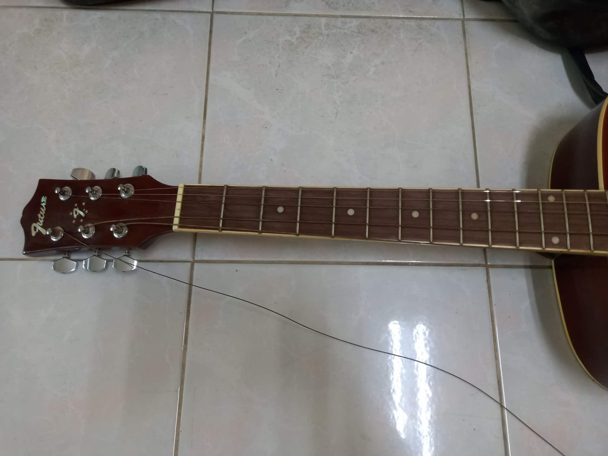 Sumavadee2's tweet photo. ส่งต่อ กีตาร์โปร่ง Future รุ่น FAG-007 แถมกระเป๋า yamaha ขายตามสภาพ เอาไปซ่อมเอง ราคา 1,200 บาท (ซื้อมา 3500 บาท) คิดค่าส่งตามจริง
สนใจ/สอบถามเพิ่มเติม dm เลยค่ะ
#ส่งต่อกีต้าร์ #ส่งต่อกีตาร์ 
#กีตาร์มือสอง #ส่งต่อเครื่องดนตรี https://t.co/8pE1hJtsZE