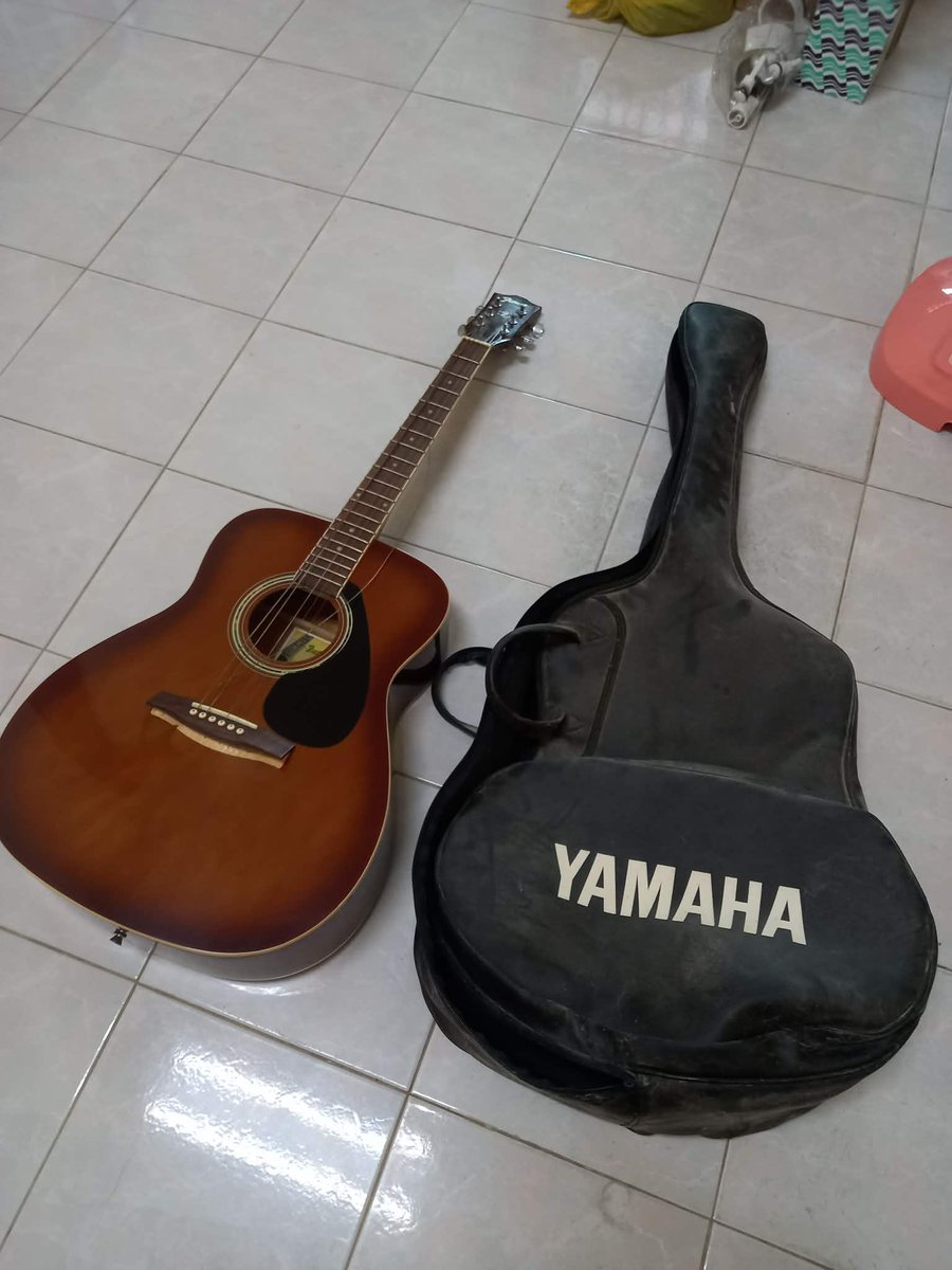 Sumavadee2's tweet photo. ส่งต่อ กีตาร์โปร่ง Future รุ่น FAG-007 แถมกระเป๋า yamaha ขายตามสภาพ เอาไปซ่อมเอง ราคา 1,200 บาท (ซื้อมา 3500 บาท) คิดค่าส่งตามจริง
สนใจ/สอบถามเพิ่มเติม dm เลยค่ะ
#ส่งต่อกีต้าร์ #ส่งต่อกีตาร์ 
#กีตาร์มือสอง #ส่งต่อเครื่องดนตรี https://t.co/8pE1hJtsZE