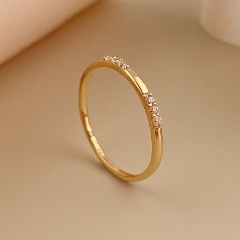 Lawaaa gila cincin Megan ni 😭🫶🏻 jatuh cinta dengan design dia. Simple, clean &amp; minimalist ✨ jenis yang pakai hari hari pun cantik, pakai raya apatah lagiiii. Double triple naik seri 🥹💖