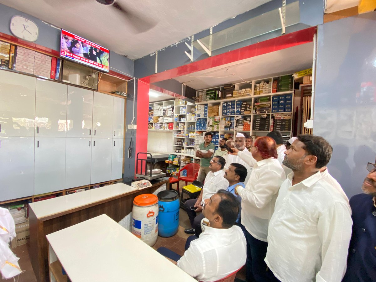 ಬೀದರ್ ದಕ್ಷಿಣ ಕ್ಷೇತ್ರದ ಮನ್ನಾಏಖೇಳ್ಳಿ ಗ್ರಾಮದಲ್ಲಿ 
ಪ್ರಧಾನಮಂತ್ರಿಗಳ ಮನದ ಮಾತು ಮನ್ ಕಿ ಬಾತ್ ಕಾರ್ಯಕ್ರಮವು ಮುಖಂಡರೊಂದಿಗೆ ವಿಕ್ಷಿಸಲಾಯಿತು. 
ದೇಶದ ನಾಗರಿಕರಲ್ಲಿ ಹೊಸ ಚೈತನ್ಯ, ಪ್ರೇರಣೆ ಹಾಗೂ ರಾಷ್ಟ್ರಭಕ್ತಿಯ ಭಾವನೆ ಮೂಡಿಸುತ್ತದೆ.