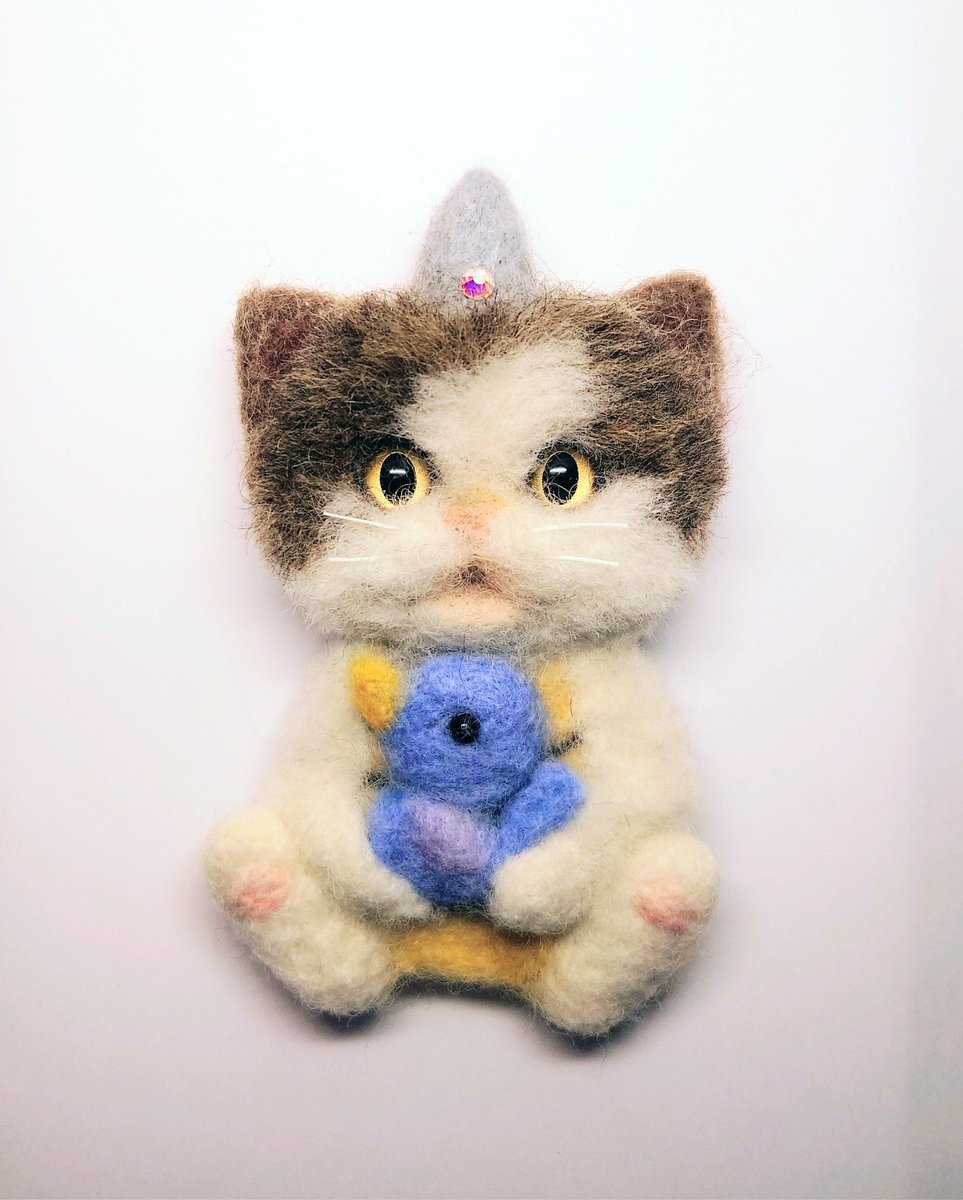 猫鬼ちゃんと青い鳥 🐦😺🐦 羊毛フェルトブローチてす。 幸せの青い鳥