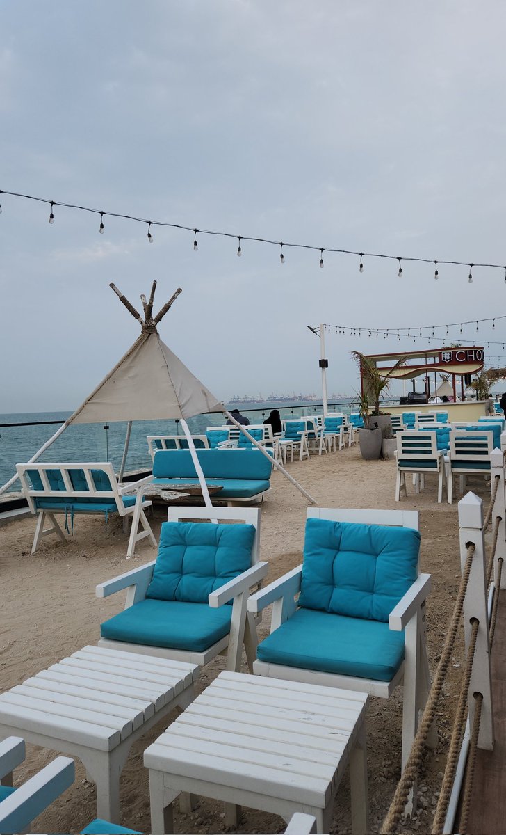 ناجيتُك في موجِ البحرِ .. و نظرتُ بهاءكَ في البدرِ 🤍