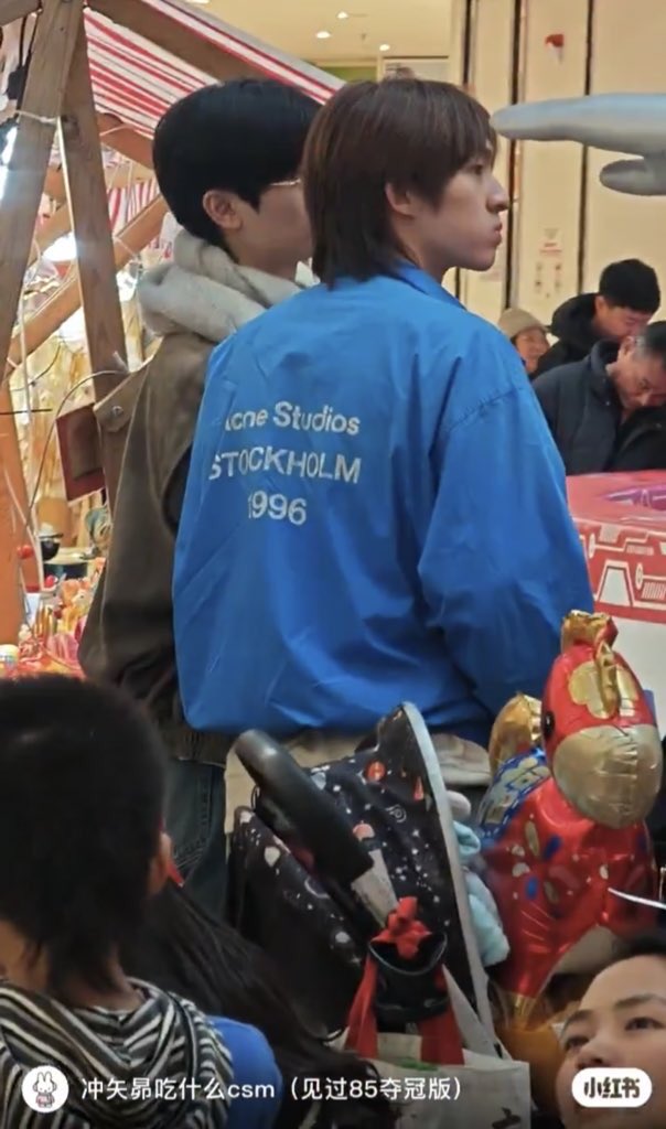 baepaifah's tweet image. 2 ปีแล้วหวานมากกทั้งเบื้องหลังเบื้องหน้าตอนหันหน้ามาพี่โทเหมือนจะพูดว่าสวยมากมั้ยนะหมายถึงทั้งโปรเจ็คแล้วก็คนตรงหน้าเลยใช่มั้ยแล้วเบื้องหลังคือพี่โทประคองน้องตอนถ่ายคลิปด้วยดูแลน้องดีมาตลอดเลย

#โทมัสก้อง #thomaskong