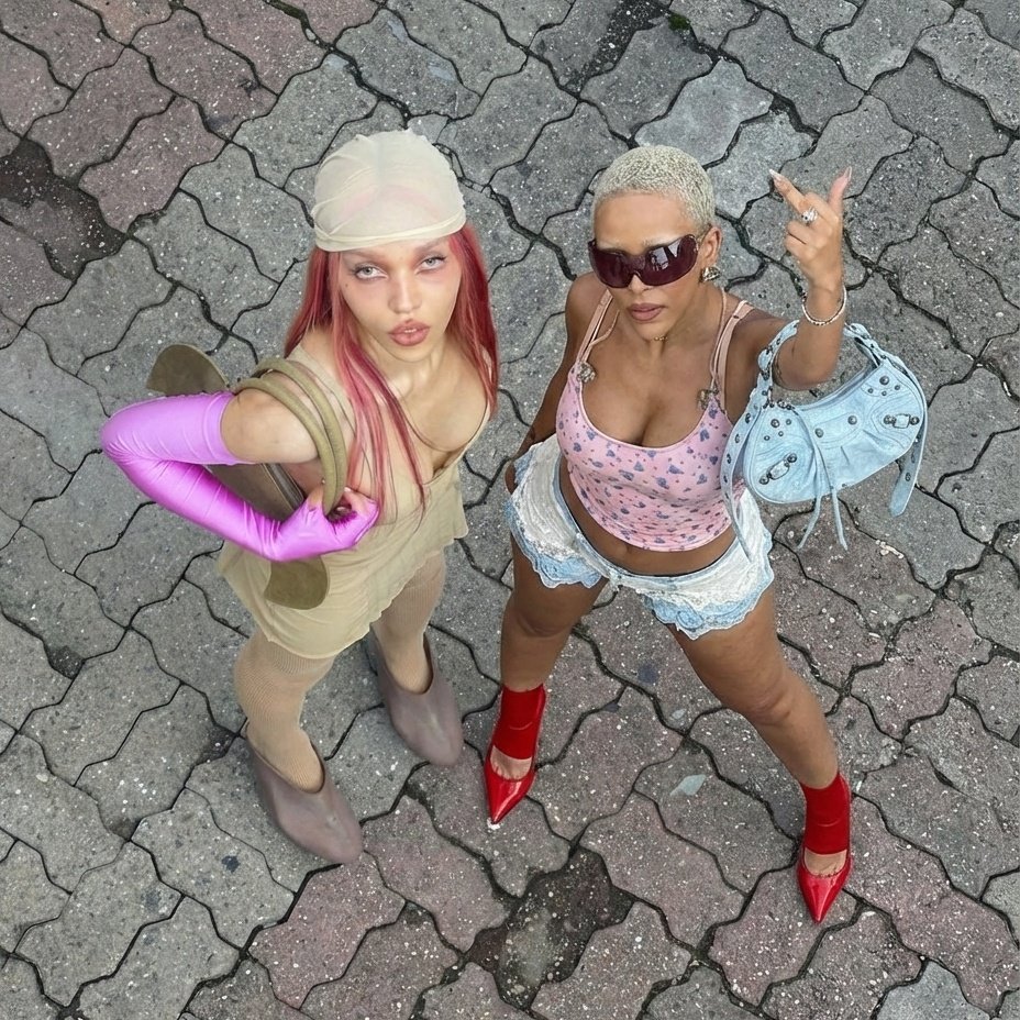 FKA TWIGS X DOJA CAT

COCKROACH 

1/30/2026