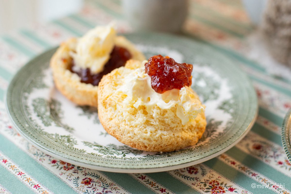 mew_chibi's tweet image. 舞う雪と花々を見つめて💐

田舎の大きなスコーン
Ringtonsの苺ジャム

ワクワクと千秋楽観ながらのお茶時間
ルフナの花の香りに癒される💭
最近、定期的に飲んでいます…🫢

＊ルフナ シーズナル ルンビニ農園/Gclef

#キリトリセカイ #ファインダー越しの私の世界ᅠ #茶好連 #木漏れ日のお茶会 #日常