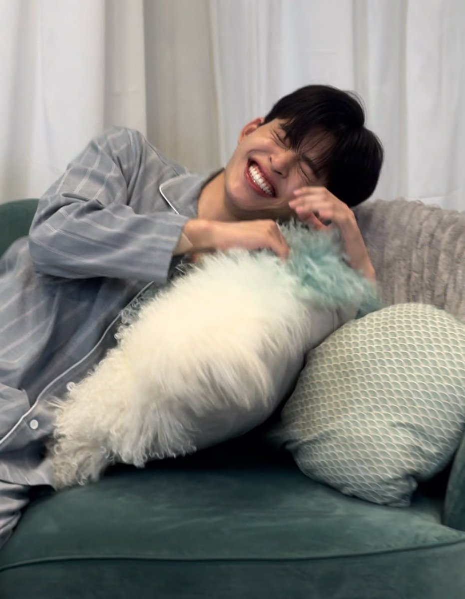 รู้ละทำไมปอนด์ได้แต่บทธงเขียว หน้านิ่งฮีอาจจะธงแดงได้อยู่แต่พอยิ้มปุ้บบ๊อกแบ๊กเลย น่ารักมากหนิหน่าก็ว่าทำไมแม่เคะรักมาก 5555555555555555