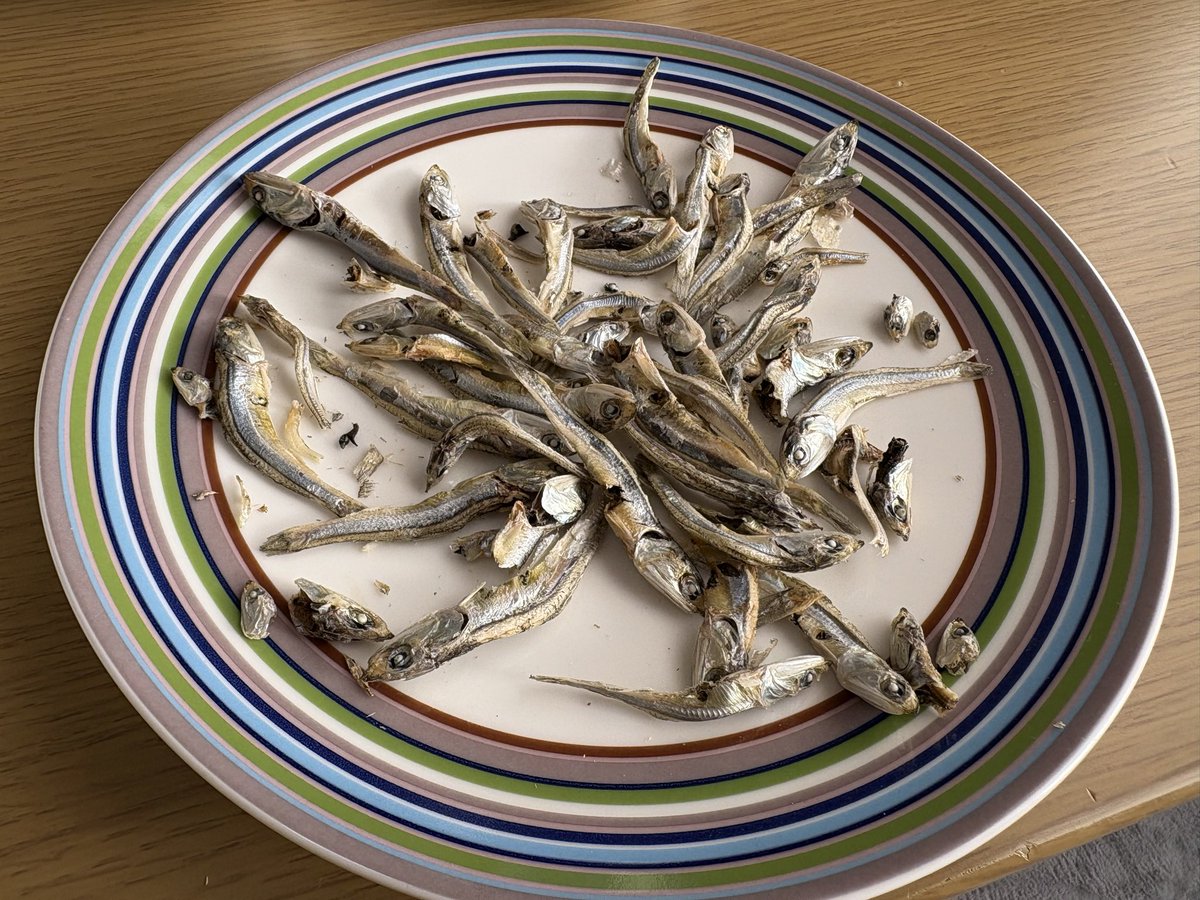 fnp_eh's tweet photo. 小魚はカルシウムたっぷりだし、脂質が少ないから、高コレステロールで脂質異常症の方にも、おすすめの食品だよ！ https://t.co/6z9QwCqF4W