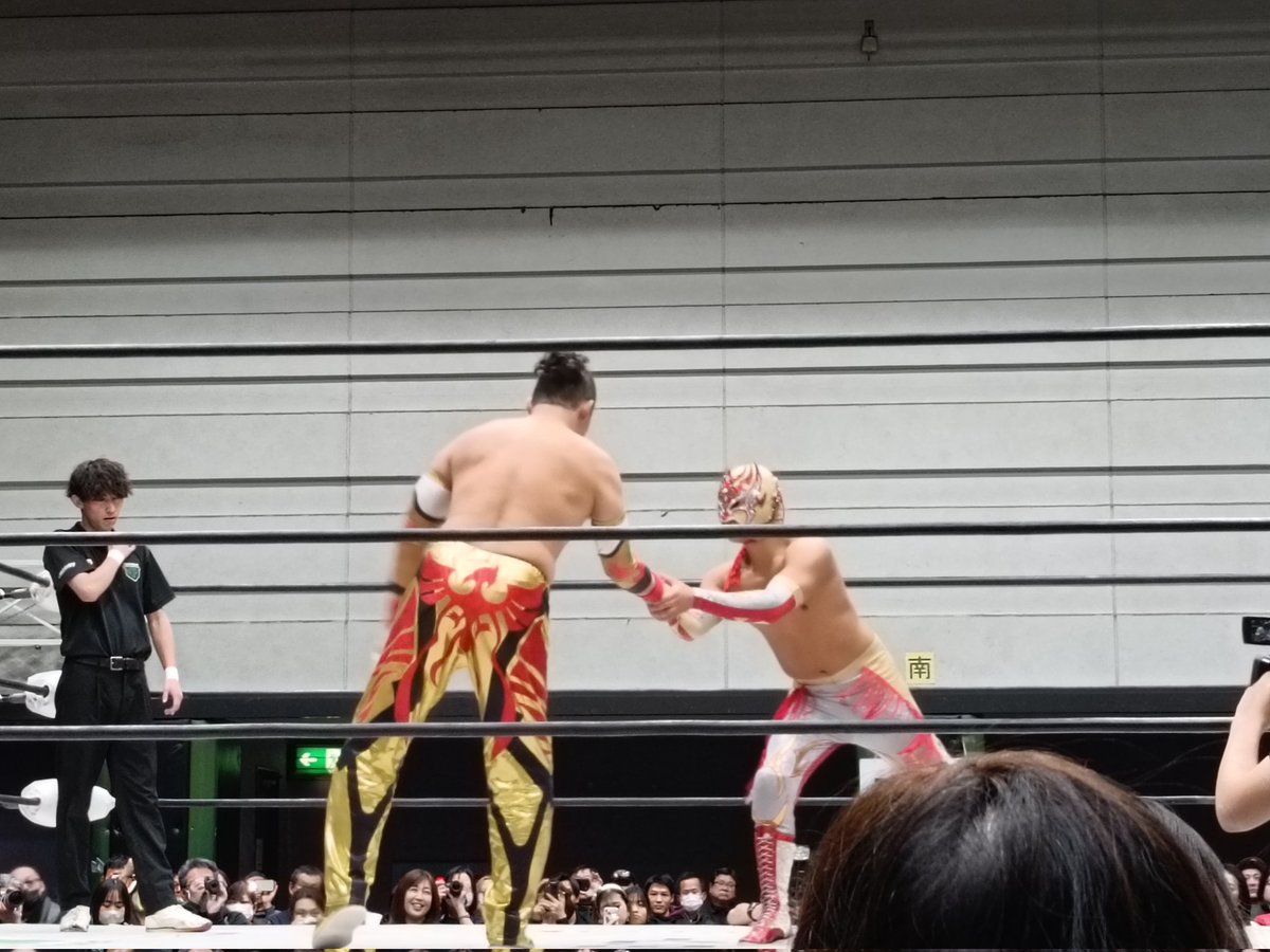 最後は久々のポールシフト式エメフロかな？ アレハはいつもと違うところを見せなきゃならなかったと思うが、丸藤の方がいつもと違う技を見せたという...  #noah_ghc