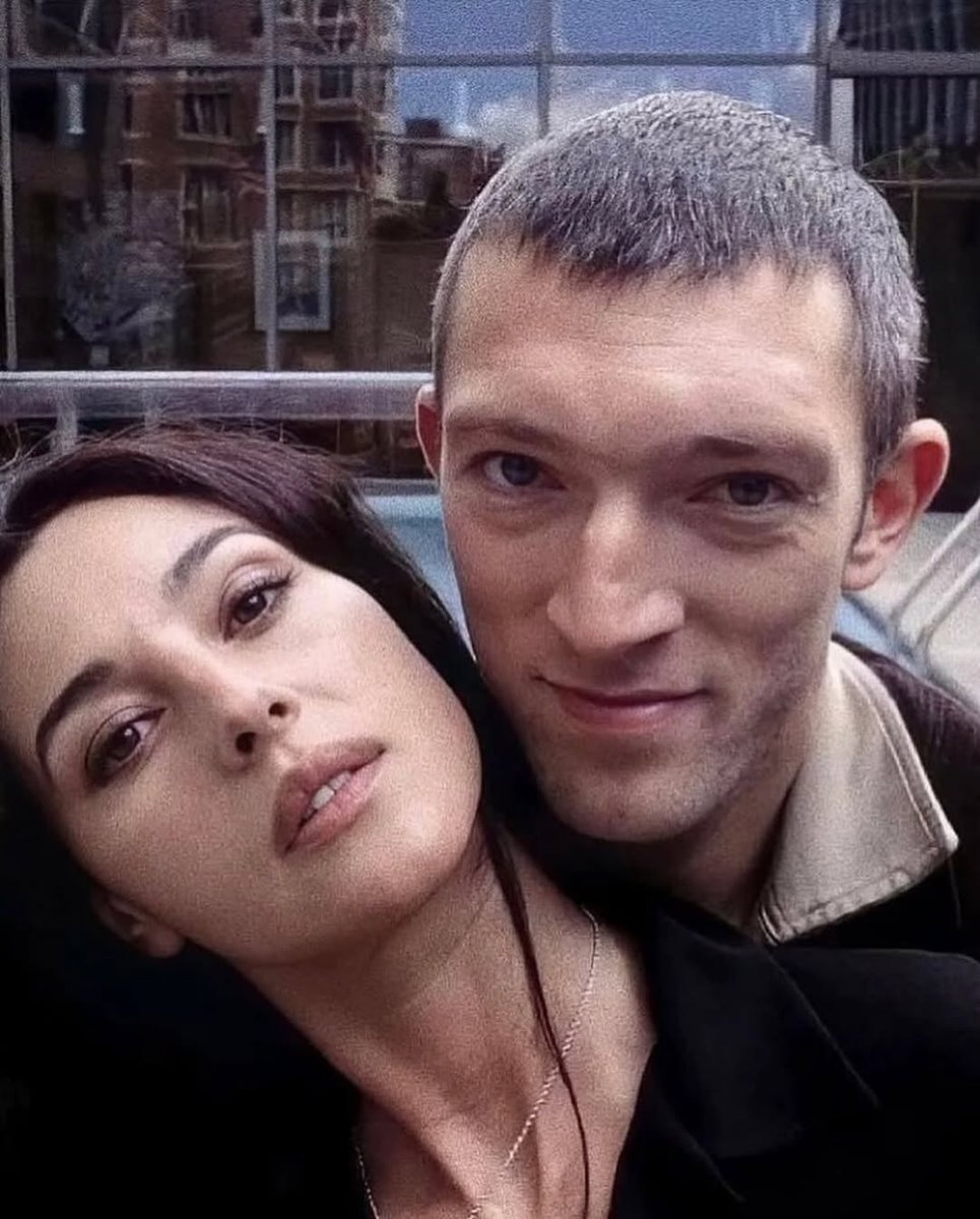 cinevow's tweet image. Monica Bellucci and Vincent Cassel, 2001