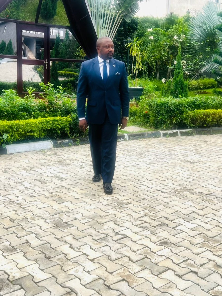 Leoncio Amada Nze, Todavía no encuentro las palabras para aceptar que te has ido, hermanito. Dicen que el tiempo lo cura todo, pero hoy el tiempo se siente como un peso insoportable sobre el alma. No solo se ha ido un hermano; se ha ido el eco de mis risas, el confidente de mis