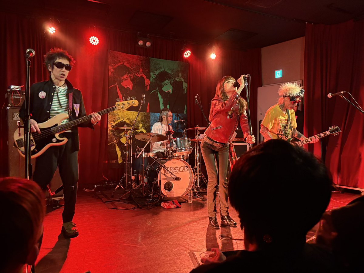 thecrosscounte's tweet photo. 昨日の荻窪で先輩達のライブ観て刺激もらったから今日は最高なライブやれる気がする！！

今からでも遅くはない！！ https://t.co/Qv5qV8XAXh