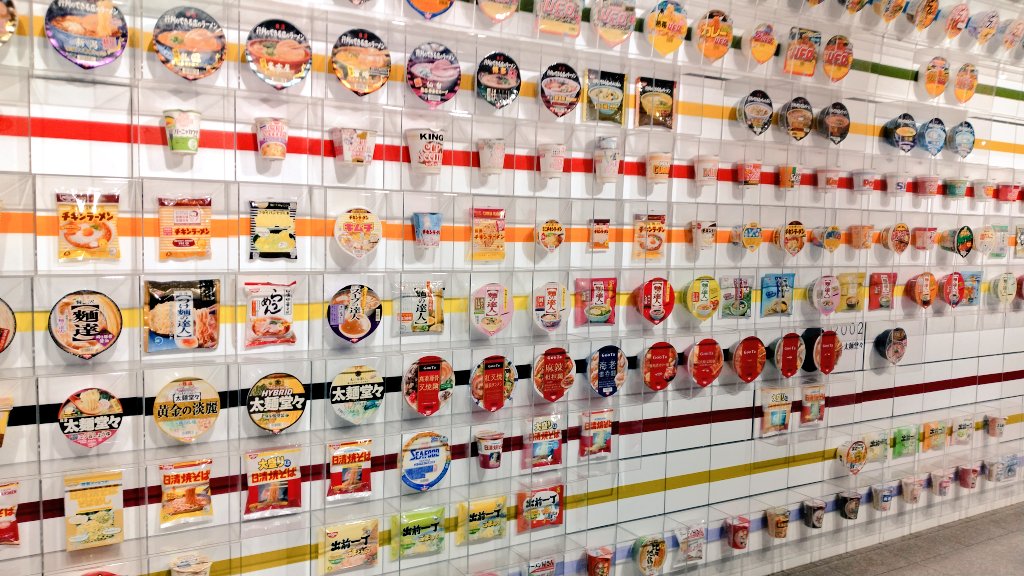 ectr_evolved's tweet image. 10数年ぶりにカップヌードルミュージアム行ってマイカップヌードル作ったりした🦥 カレー味のプルるんヌードルんね🍛