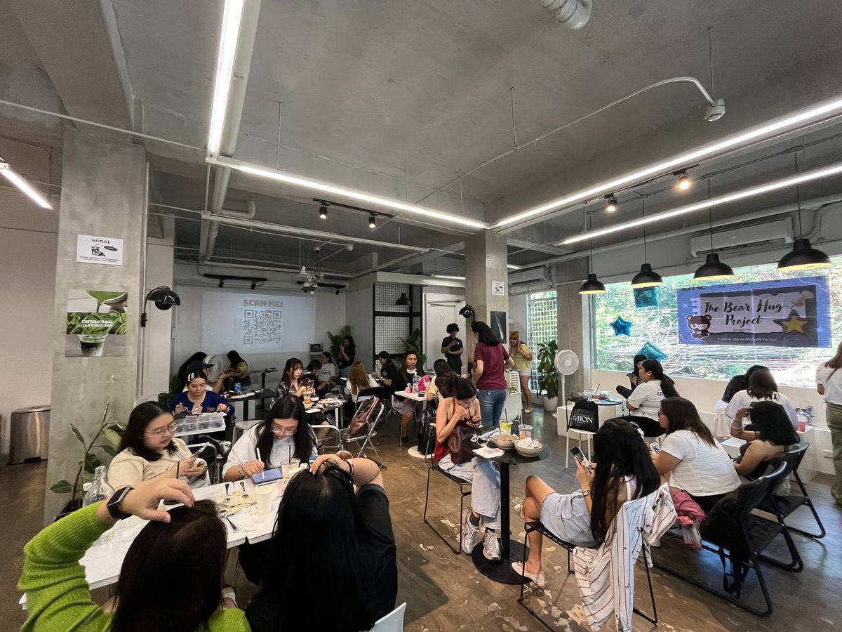 kimwhojongin's tweet photo. 🐻✨ BINGO HAPPENING NOW! ✨🐻
Join the fun at the Bear Hug Project Bingo! 🧸💖
Kai-day vibes, laughs, and prizes await so don’t miss out!
Come and join us here at @cafe408 to celebrate our NINI's bday.
#HappyKaiDay #TheBearHugProject #KAI