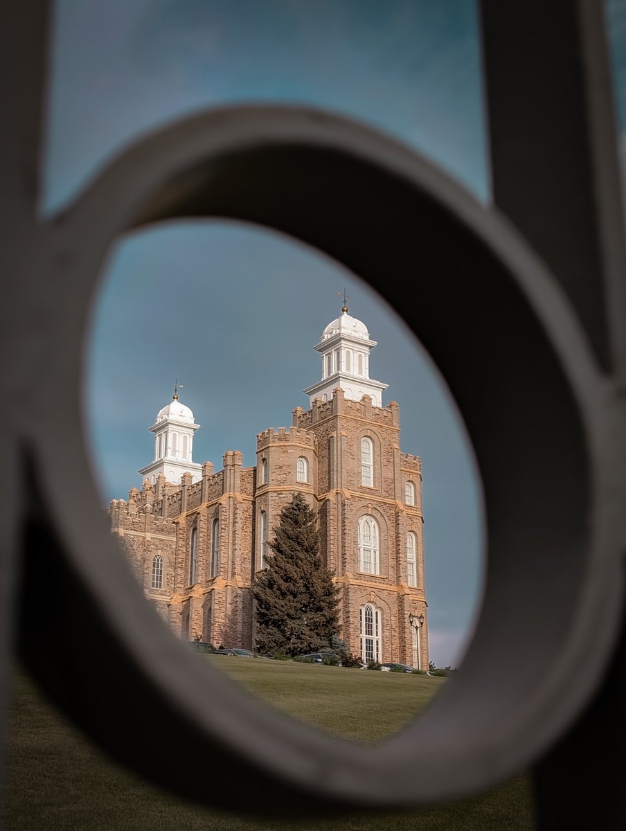 HBrauntech's tweet photo. I love doing these kind of portal into the photo type shots!!

#shotoniphone16pro
#iphone16pro
#lightroom
#portal https://t.co/Bl1AATG6Co