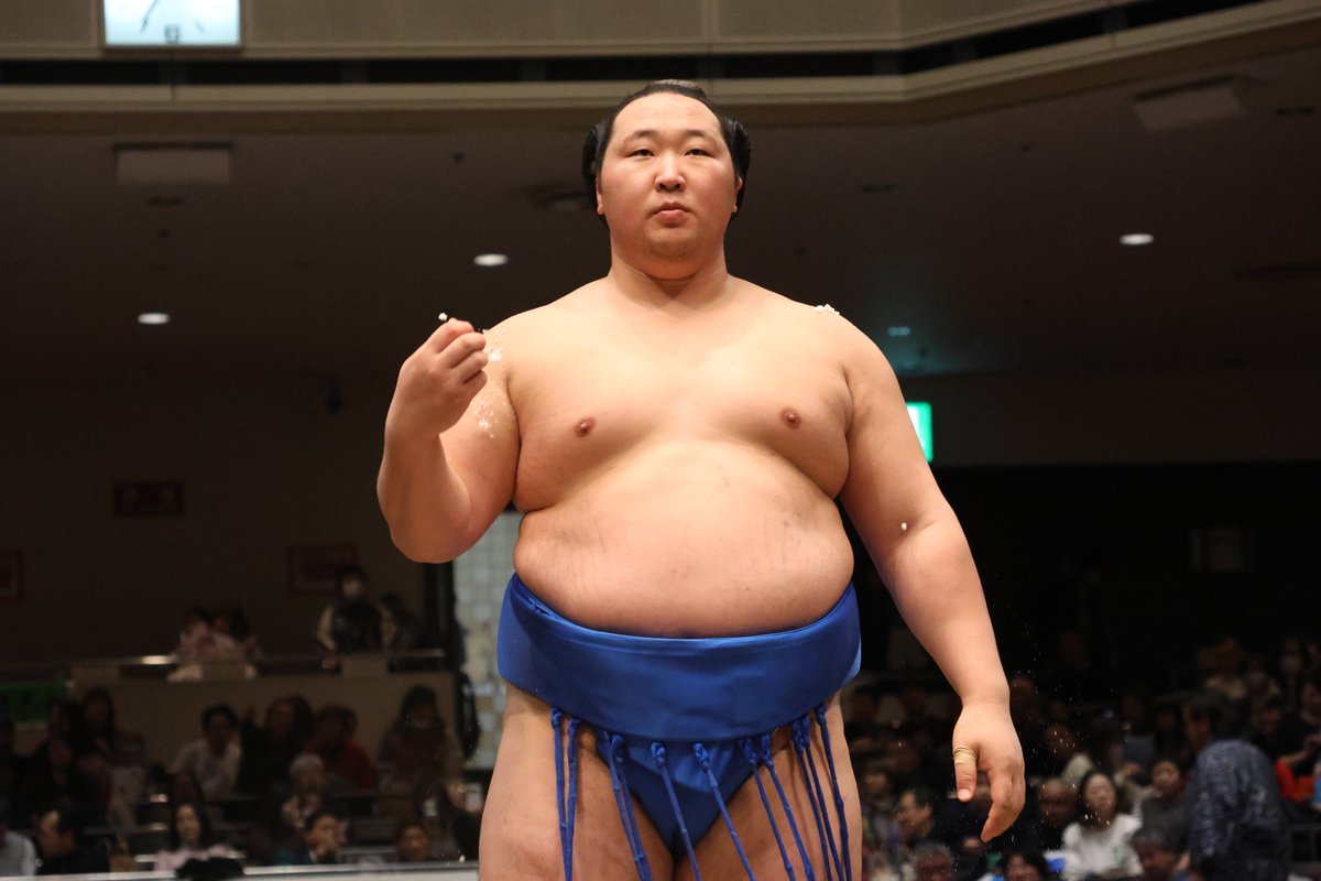 sumokyokai's tweet photo. ＜千秋楽の様子＞

十両取組
旭海雄（10勝5敗） 掛け投げ　尊富士 （8勝7敗）

#sumo #相撲 #一月場所 https://t.co/3SNyGONroO