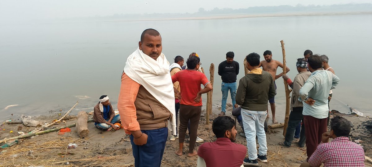 Deepak_Sanyas's tweet photo. आज #मेजा_विधानसभा_क्षेत्र के #ग्रामसभा घूघा
मे #मौसा_महादेव_प्रजापति जी के 

#पूज्य_माता_जी के निधन होने पर अंतिम यात्रा में कोठरी घाट पर शामिल हुए 

#विनम्र_श्रद्धांजलि https://t.co/bY8pEjLtR5