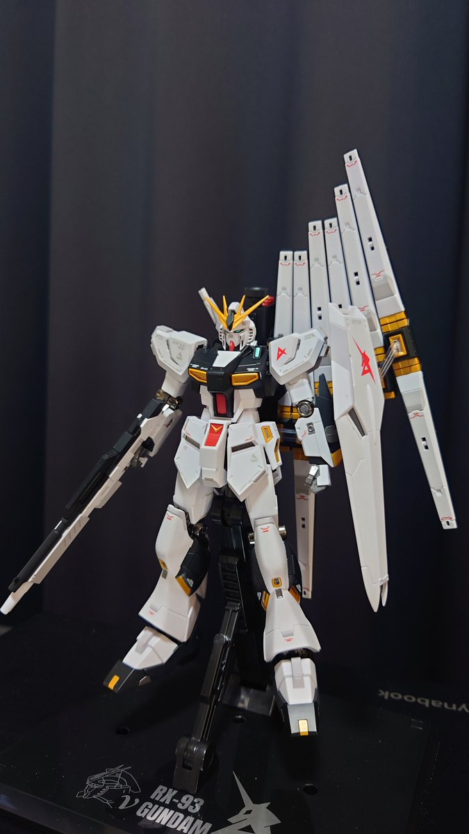 itsuki477's tweet photo. METAL ROBOT魂νガンダム。
ファンネルサポートもあってカッチリしててどこもグラつかない。プロポーションもディテールも過剰すぎず、万人受けするであろう限りなくBESTに近いνガンダムでした。

色合いの似た龍王丸を添えて。 https://t.co/TXUvub0DLq