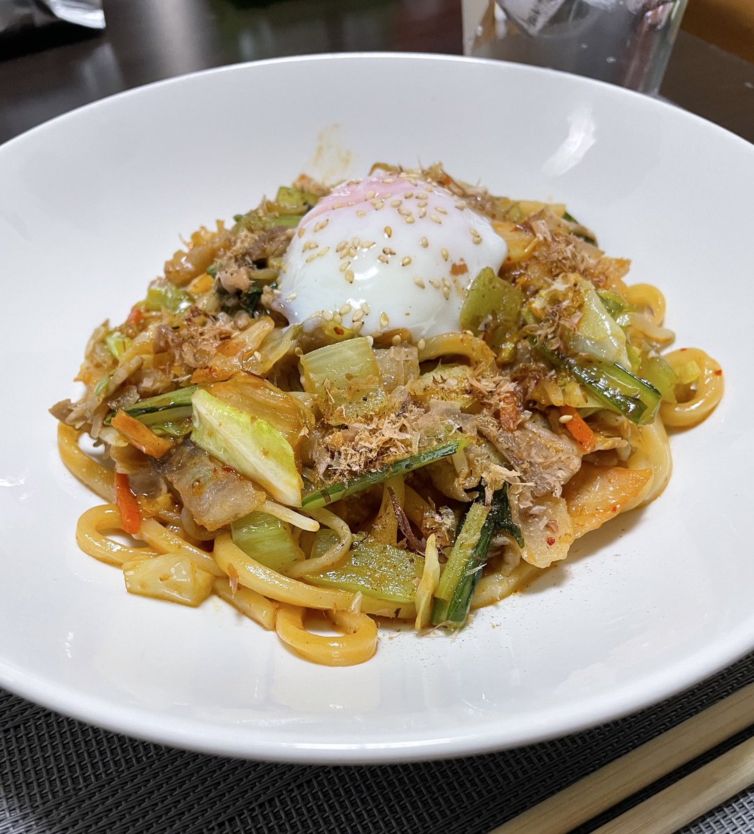 kingTINTAN's tweet photo. ◼︎納豆パスタ、鮭のソテー
◼︎大根の白菜あんかけ、豚ねぎ
◼︎キムチ焼きうどん
◼︎何かのトマト煮 https://t.co/G2ShMZvfUG